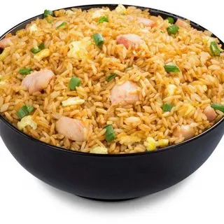 Porción entera de arroz chaufa 