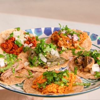 Taco De Papas Con Chorizo Y Longaniza