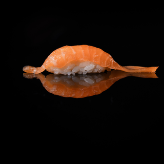 Nigiri De Salmón (4 Uds.)