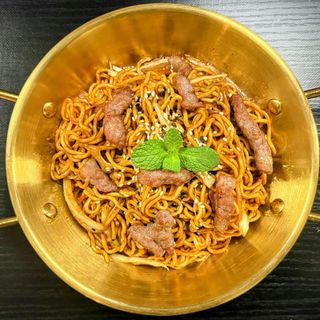 Yakisoba de ternera