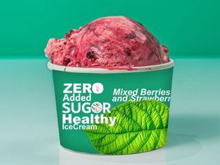 Helado De Fresa, Chocolate Y Nata