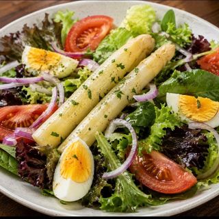 Mixta , Ensalada mesclum Tomate, Cebolla Y Espárragos