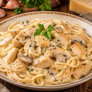 Espaguetis Con Crema Y Pollo