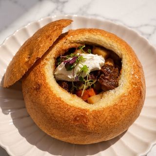 Goulash En Pan Artesano