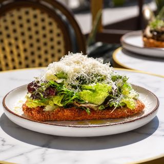 Ensalada De Pollo Con Parmesano