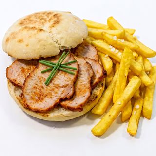Bocadillo De Lomo De Cerdo + patatas fritas