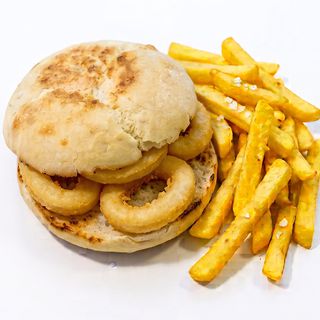 Bocadillo De Calamares + patatas fritas