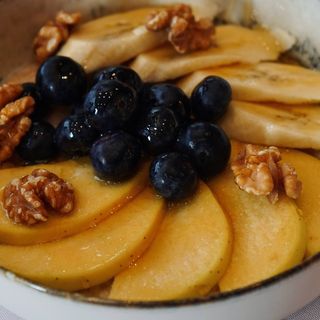 Oatmeal with Fruits and Nuts