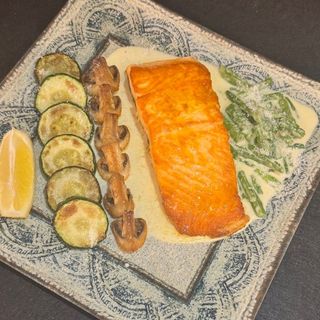 Salmon fillet in a honey–mustard glaze