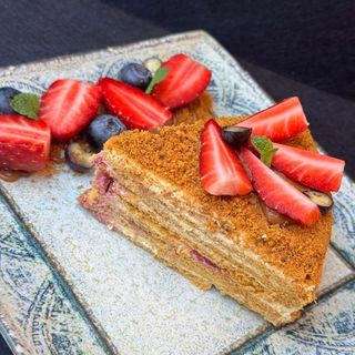 Medovik Cake