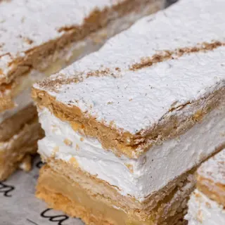 Milhojas De Crema Y Nata
