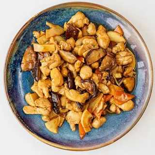 Pollo Con Bambú Y Setas Chinas
