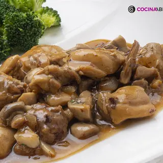 Pollo Con Champiñón