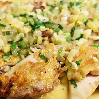 Pollo Con Cebolla Tierna