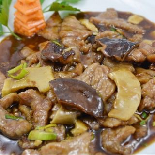 Ternera Con Bambú Y Setas Chinas