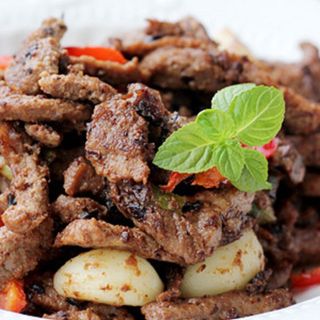 Ternera Con Lentejas Negras