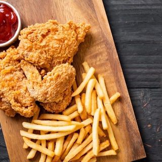 Pollo Frito Con Patata Fritas