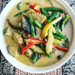 KAENG KIEW WAAN (แกงเขียวหวาน)