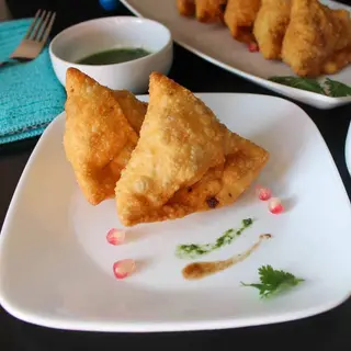 Samosa De Pollo (2 Uds.)
