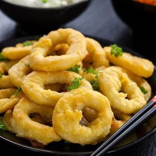 Anillos De Calamar Y Ensalada