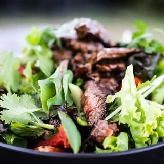 Ternera Y Ensalada