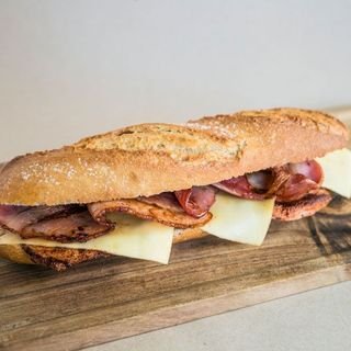 Bocadillo De Bacon Y Queso