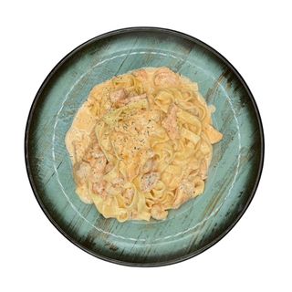 Tagliatelle De Salmón Con Salsa De Gambas