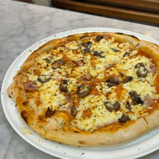 Pizza De Burrata