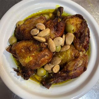 Tajín De Pollo Con Aceitunas Y Patatas