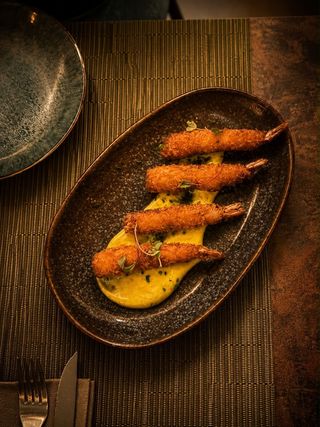 Tapa De Langostinos Rebozados Con Salsa Huancaína
