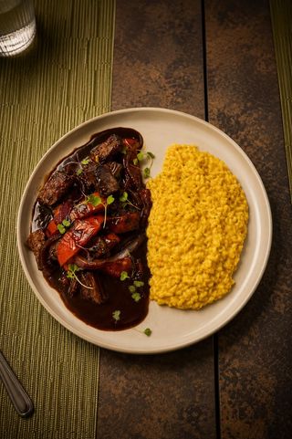 Risotto A La Huancaína Acompañado De Lomo Saltado
