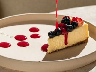 CHEESECAKE CON FRUTOS ROJOS