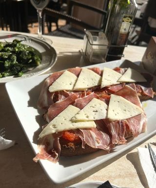 Tostada Especial Tomate, Queso & Jamón