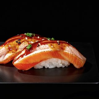 Nigiri De Salmón Flameado (2 Uds.)