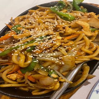 Tallarines Fritos Con Pollo