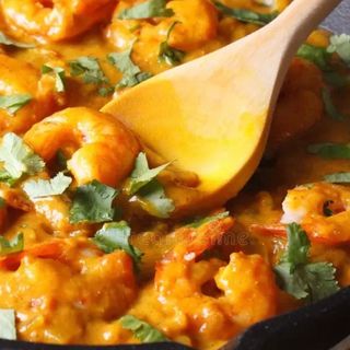 Gambas Con Salsa Curry Rojo