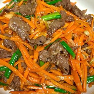 Ternera Con Salsa Picante Con Zanahoria