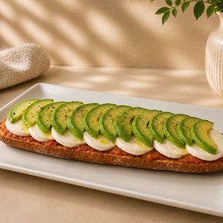 T. Aguacate y Mozzarella