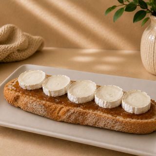 T. Queso de Cabra Y Mermelada de Frambuesa
