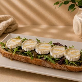 T. Queso de Cabra, Mezclum y Miel
