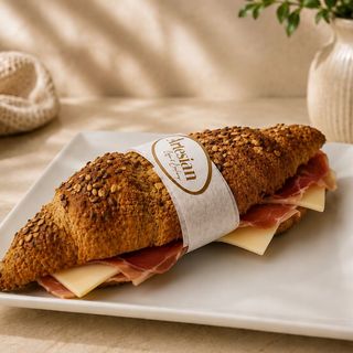Croissant Serrano y Queso