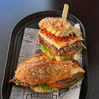 Bocadillo De Carne Completo