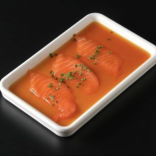 Carpaccio Salmón En Salsa Maracuyá