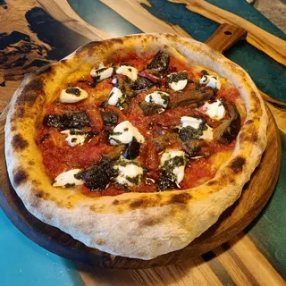 Pizza De Berenjenas Y Pimientos Asados
