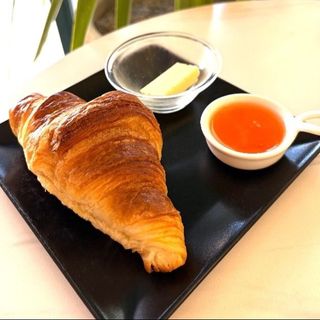 With Jam & Butter / Con Mermelada y Mantequilla