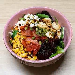 Bowl De Ensalada De Pollo Y Feta