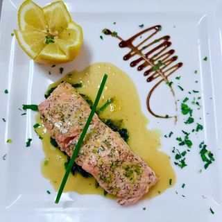 Filetto De Salmone Al Genovese