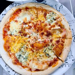 Pizza 4 Quesos