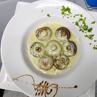 Funghi Con Aglio