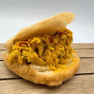 Arepa De Pollo Mechado (1 Ud.)